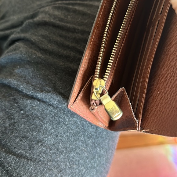 Louis Vuitton Monogram Sarah Wallet - Picture 12 of 15